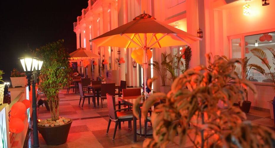 Blue Orchid Resort, Lucknow 2